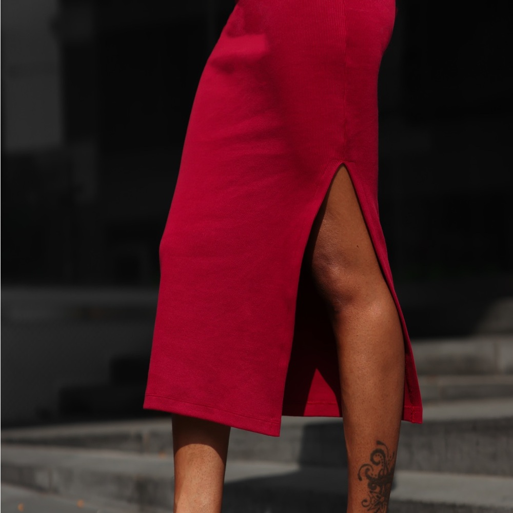 Cold-Shoulder Midi Dress in Burgundy - Picture 6 of 7